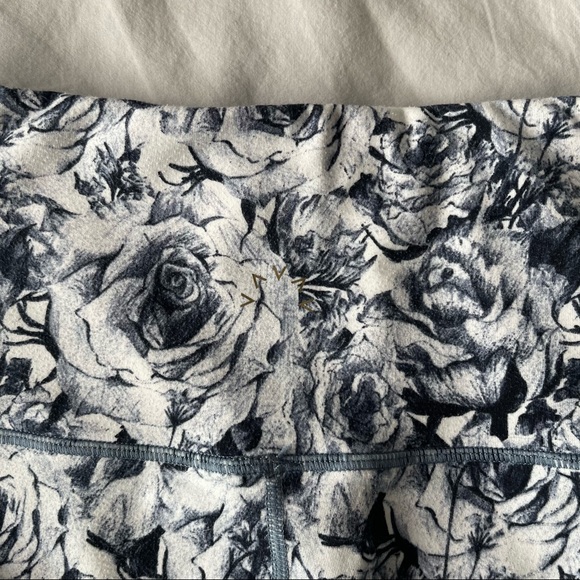 Varley Rose Patterned leggings - size small - Picture 3 of 3